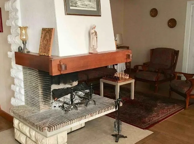 La Grande Maison De *